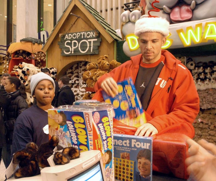 2002-jason-kidd-fao-schwarz.jpg